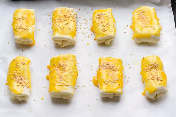 слоеные пирожки с картошкой в духовке рецепт фото 6